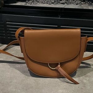 JJ Winters Elegant Tan Leather Crossbody Bag. Never used
